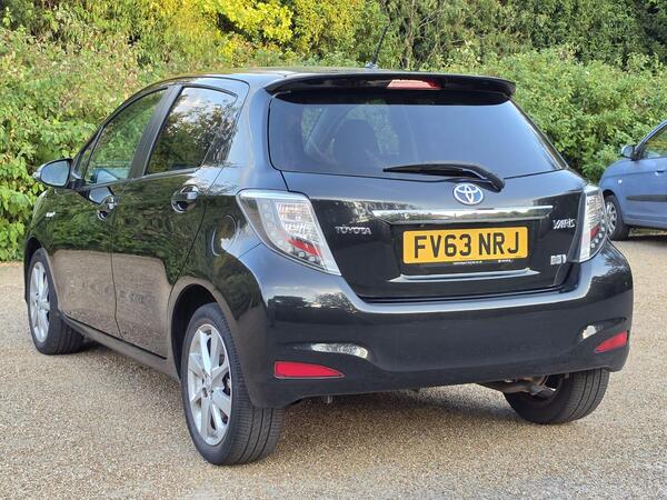 Vehicle photo 6