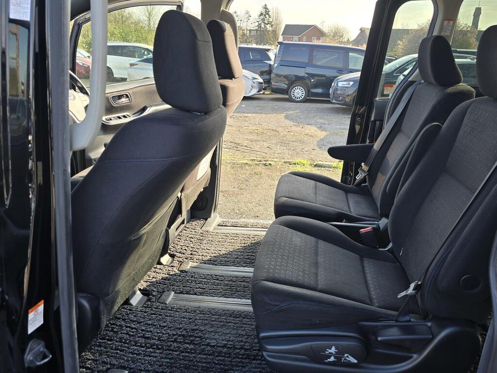 Vehicle photo 4