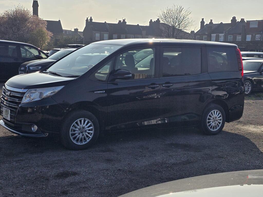 Vehicle photo 7